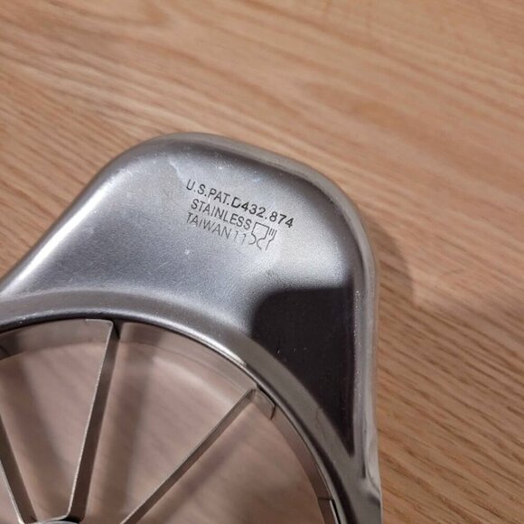 pampered chef stainless steel apple wedger - core remover and slicer - Picture 8 of 11